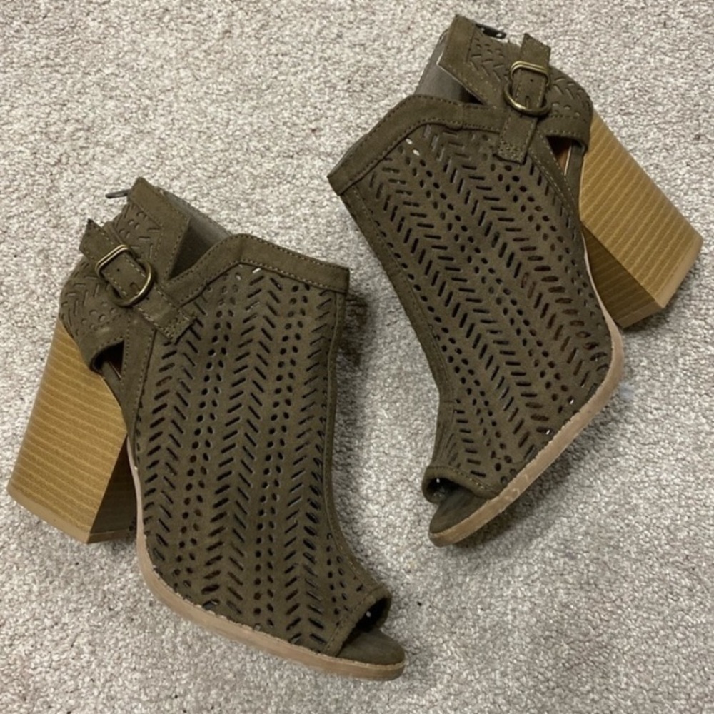 Charlotte Russe Green Perforated Open Toe Booties Size 7